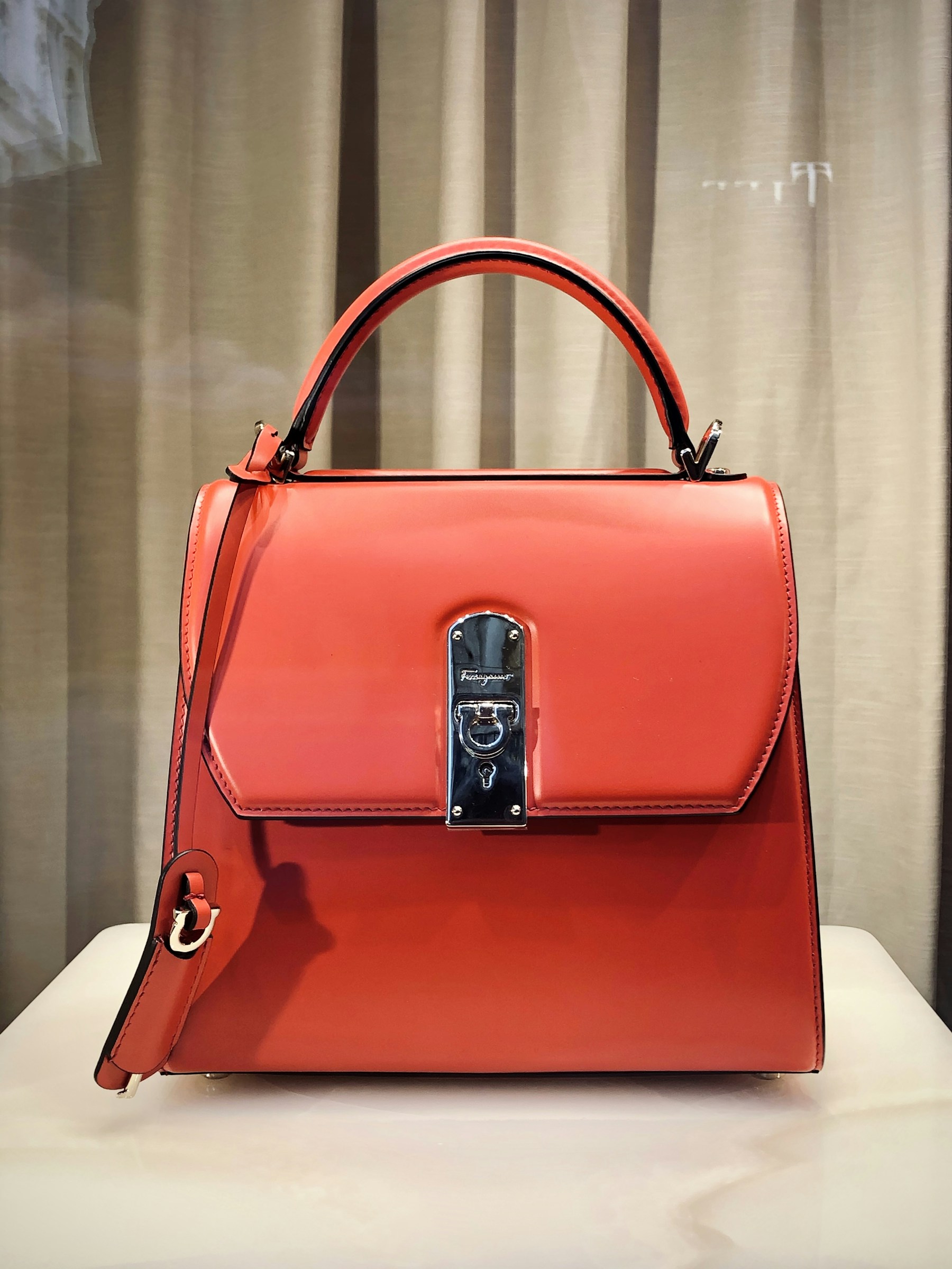 Helen's Handbags public website photograph